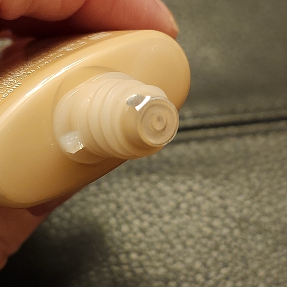 Clinique Stay-Matte Oil-Free Makeup Foundation In 11 Honey - Picture 8 of 8